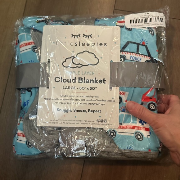 Little sleepies To the rescue cloud  blanket - Picture 2 of 2